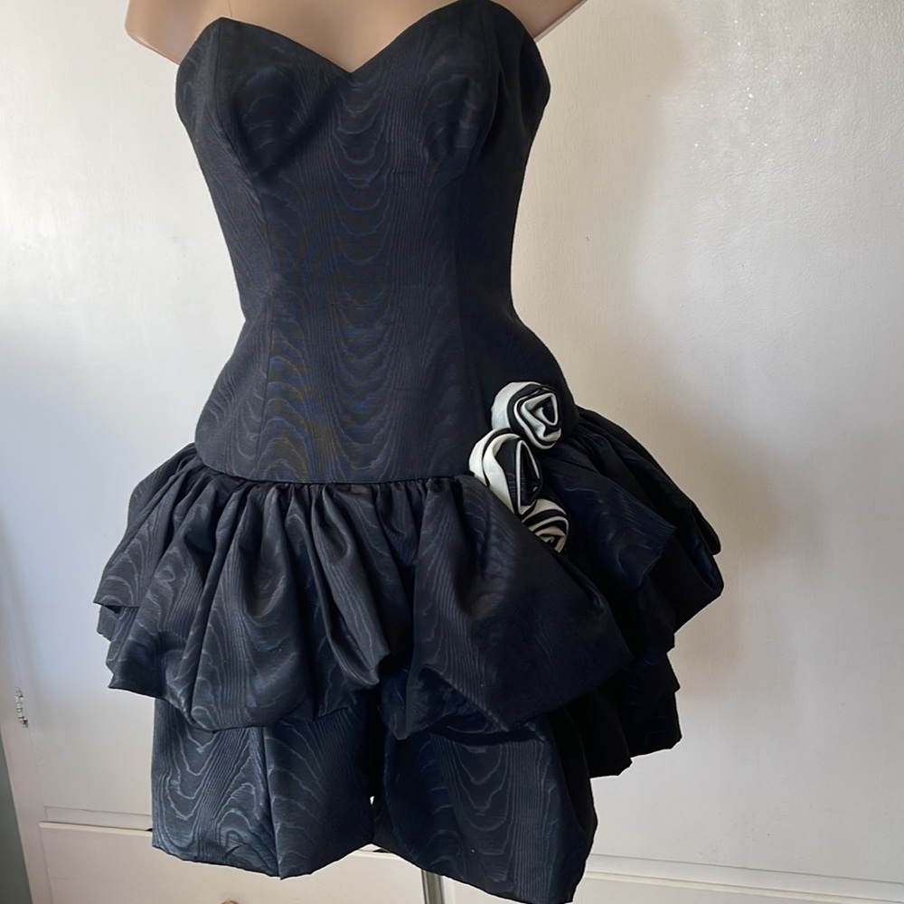 ENRIQUETA VERGARA Viña Del Mar - Chile, Gorgeous strapless black color Dress - Picture 2 of 16